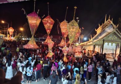 งานประเพณีแห่ต้นดอกไม้ใหญ่ที่ใหญ่ที่สุดในโลก สืบสานประเพณีวัฒนธรรมท้องถิ่น ถวายเป็นพุทธบูชาเพื่อสิริมงคลในวันขึ้นปีใหม่ไทย